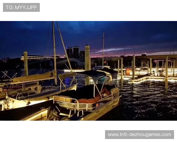 黄浦江畔赛艇盛宴落幕 都市夜景映衬颁奖仪式精彩纷呈 黄浦江畔赛艇盛宴落幕 都市夜景映衬颁奖仪式精彩纷呈